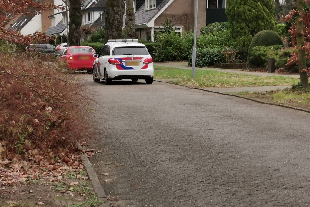 Auto rijdt tegen aanhanger na ongeval