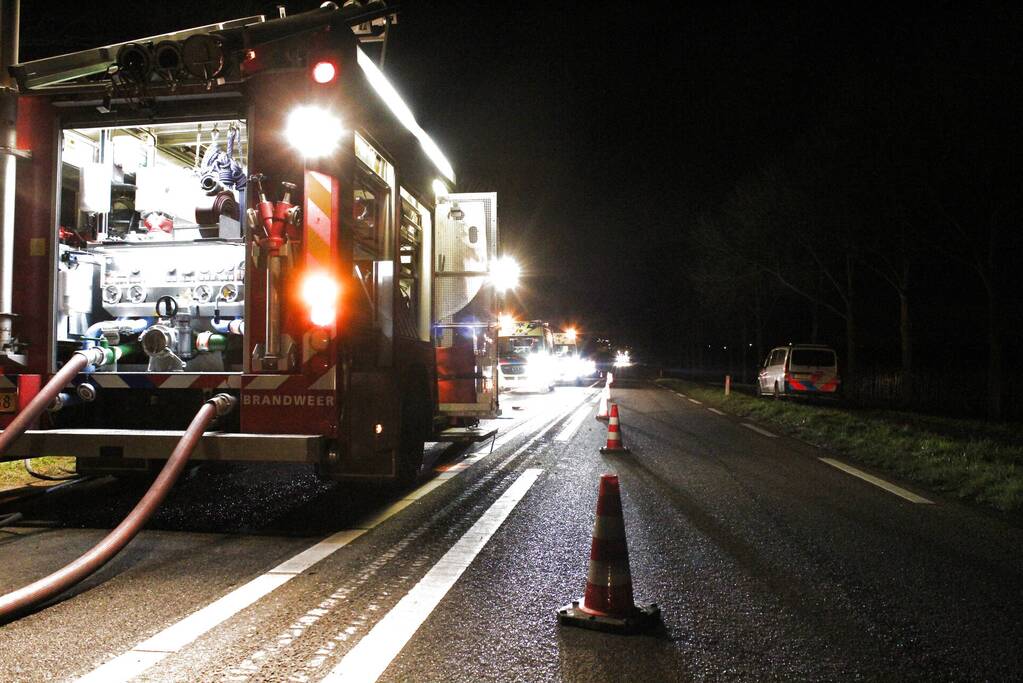Automobilist overleden na botsing tegen boom