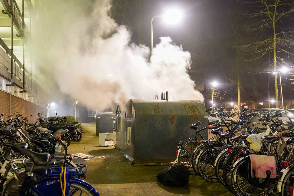 Flinke rookontwikkeling door brand in containers