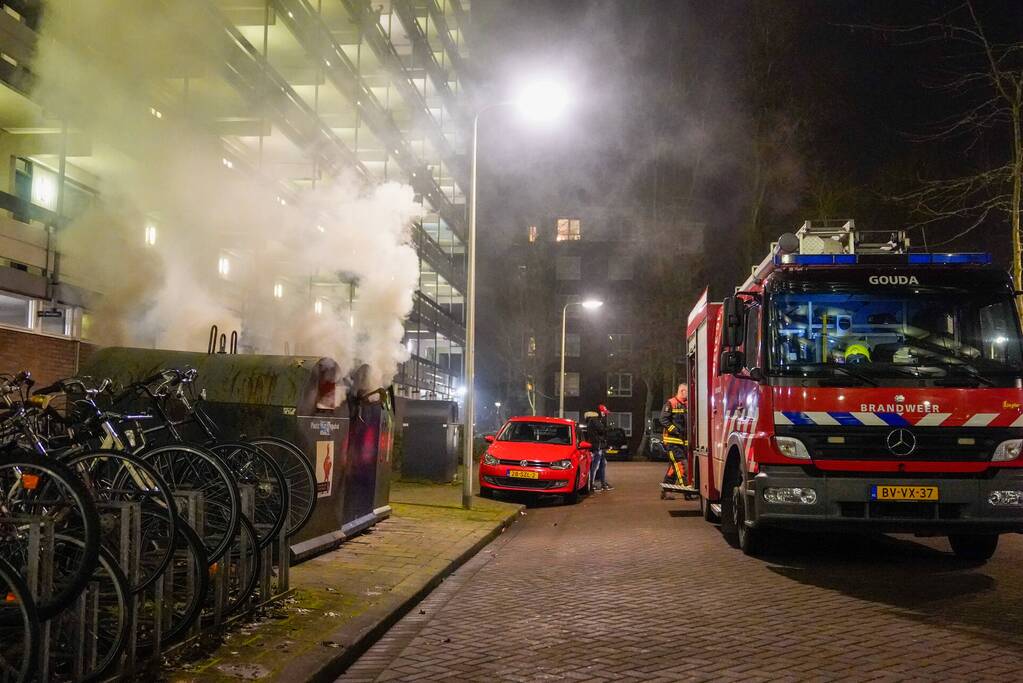 Flinke rookontwikkeling door brand in containers