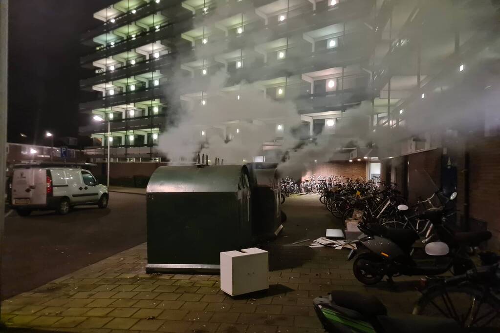 Flinke rookontwikkeling door brand in containers