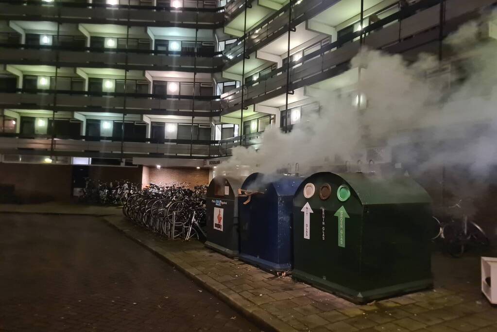 Flinke rookontwikkeling door brand in containers