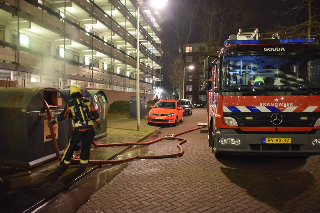 Flinke rookontwikkeling door brand in containers