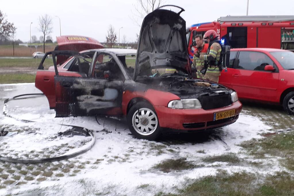 Auto verwoest door brand