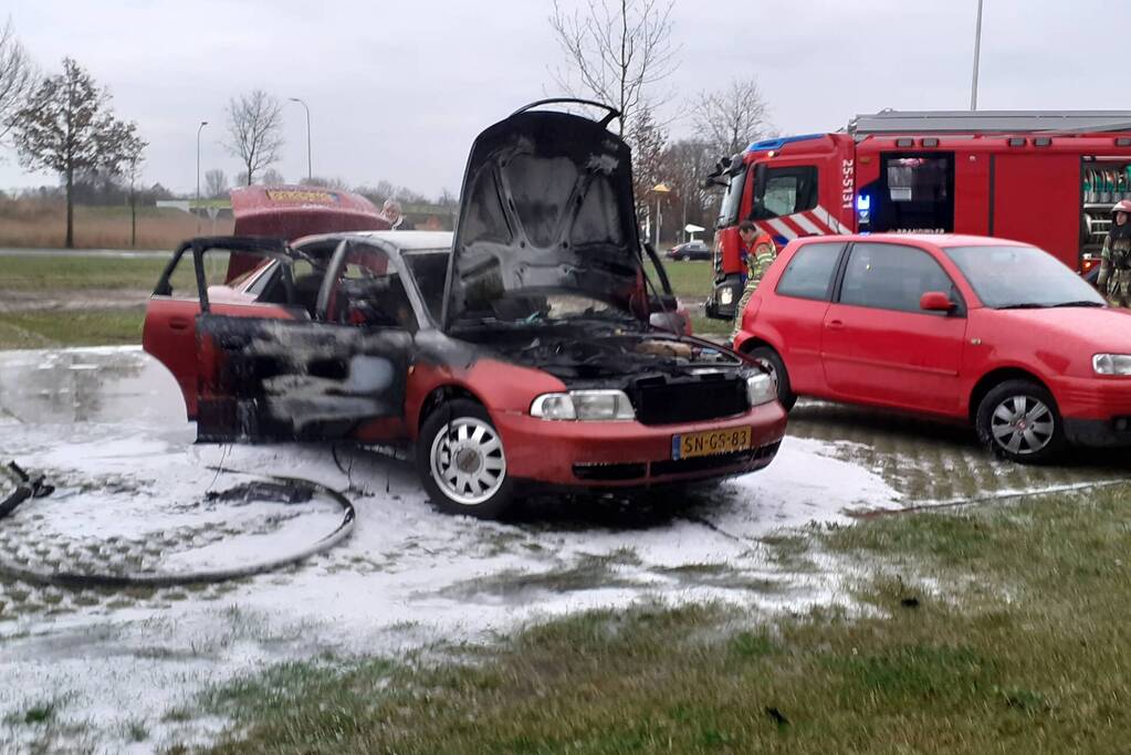 Auto verwoest door brand