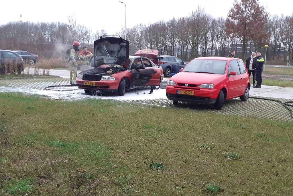 Auto verwoest door brand