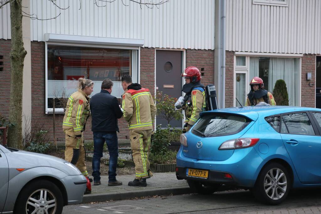 Brandweer doet onderzoek naar gaslucht