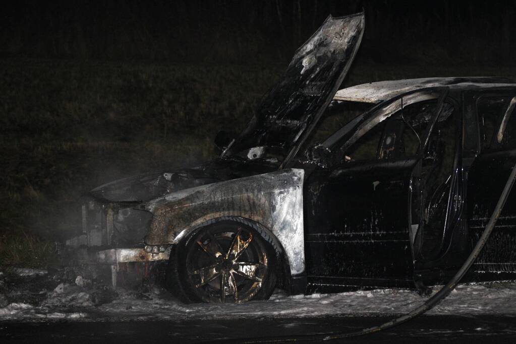 Auto verwoest door brand