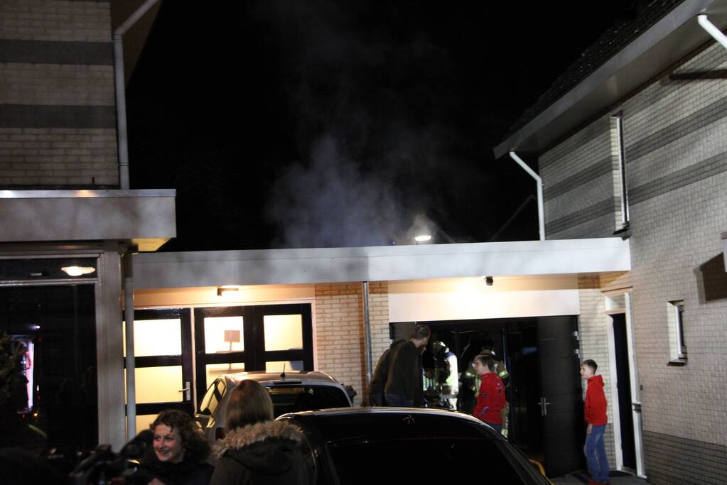 Flinke rookontwikkeling door brand in schuur