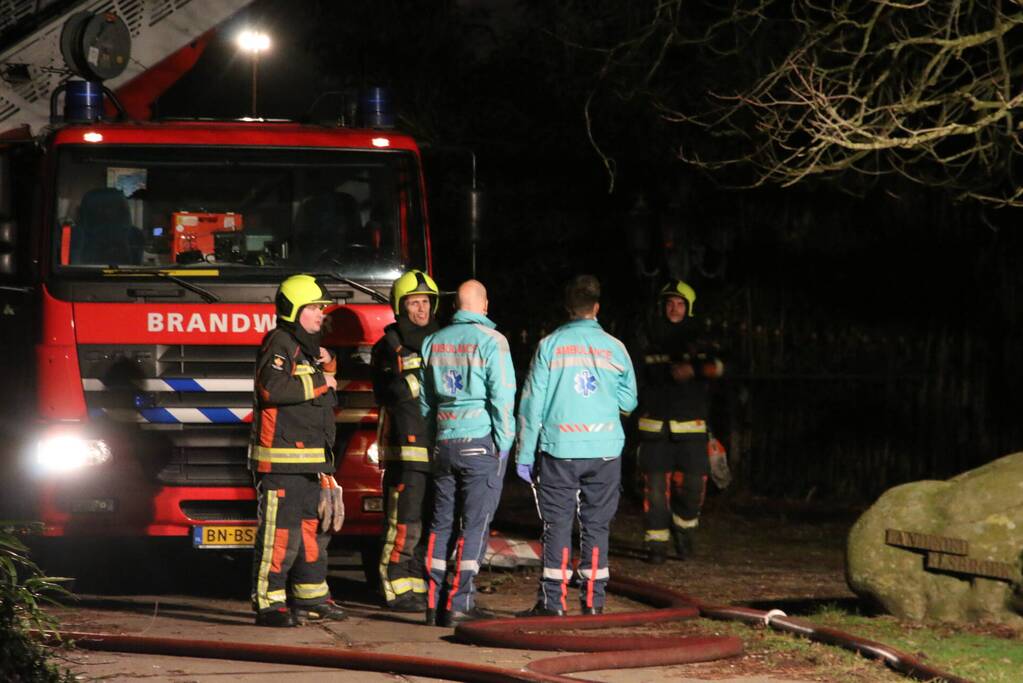 Grote uitslaande brand in bedrijfspand
