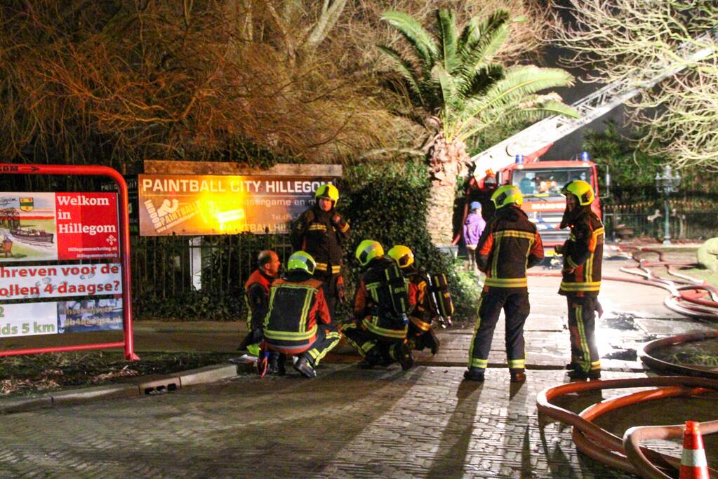 Camper gaat in vlammen op