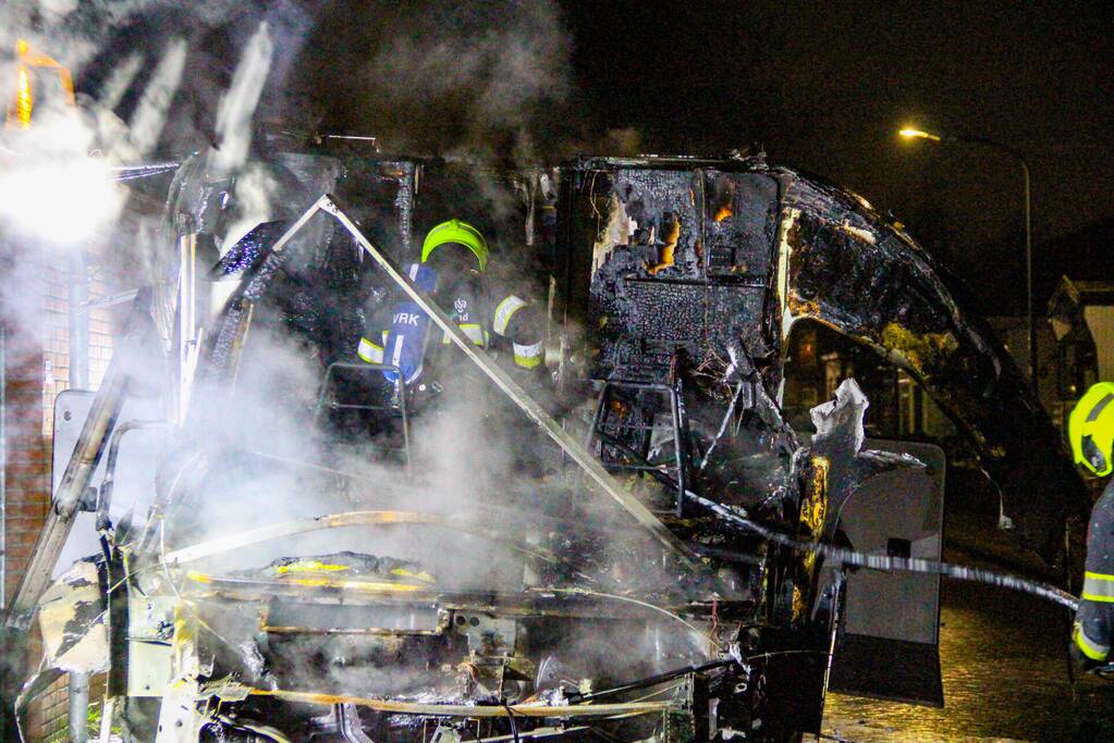 Camper gaat in vlammen op