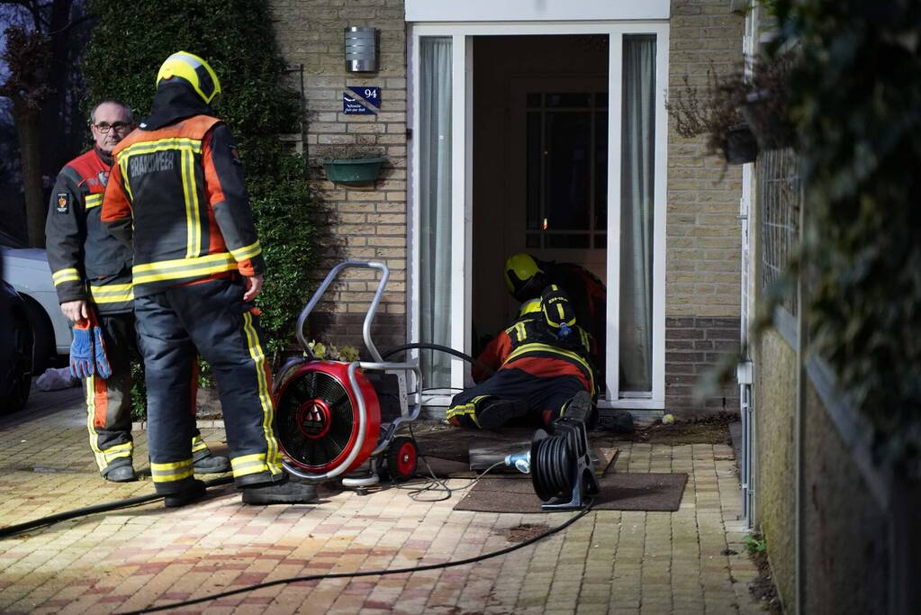 Lastige brand in kruipruimte van woning