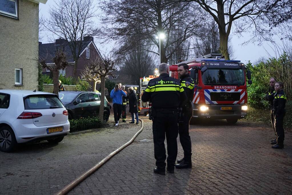 Lastige brand in kruipruimte van woning