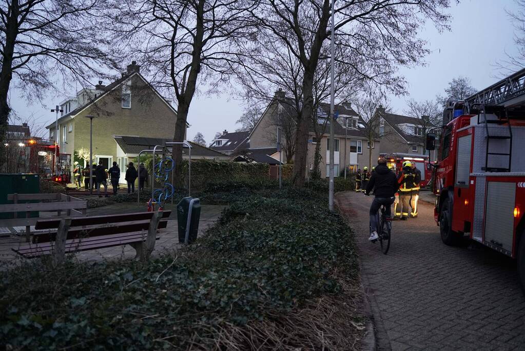 Lastige brand in kruipruimte van woning