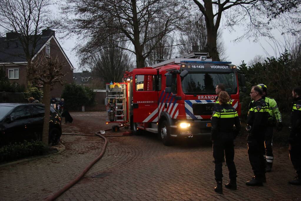 Lastige brand in kruipruimte van woning