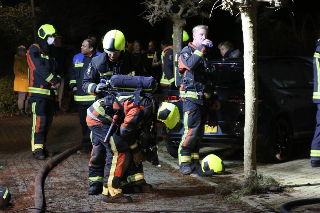 Lastige brand in kruipruimte van woning