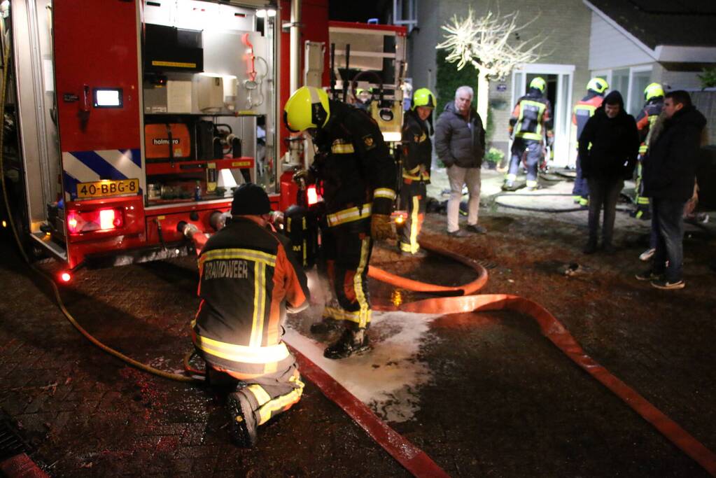 Lastige brand in kruipruimte van woning