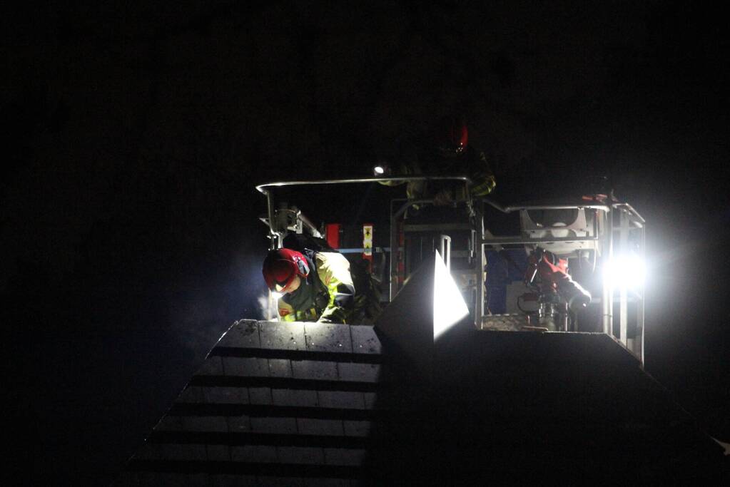 Schoorsteen geveegd na brand