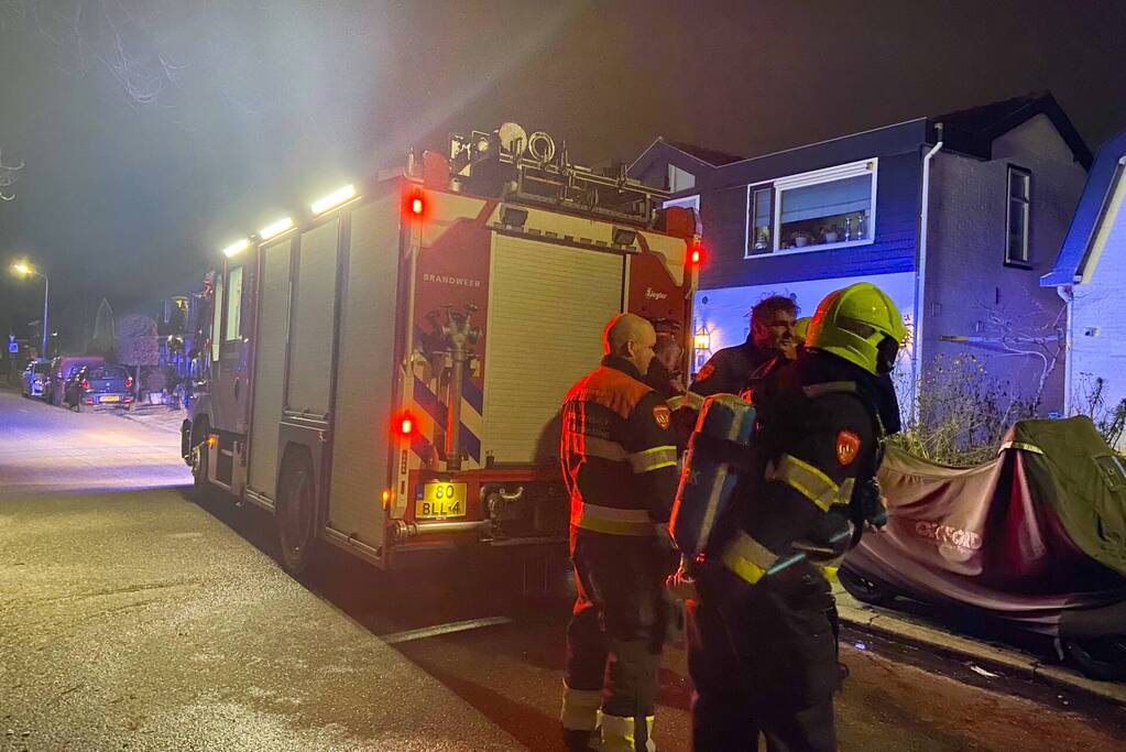 Geparkeerde auto beschadigd door brand