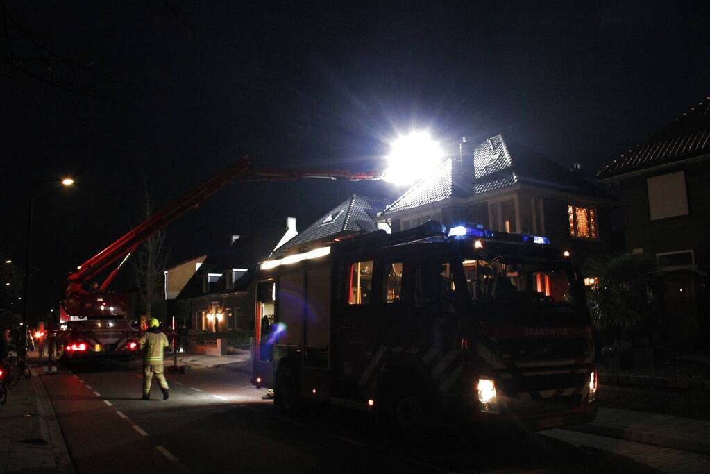 Brand in schoorsteen van woning