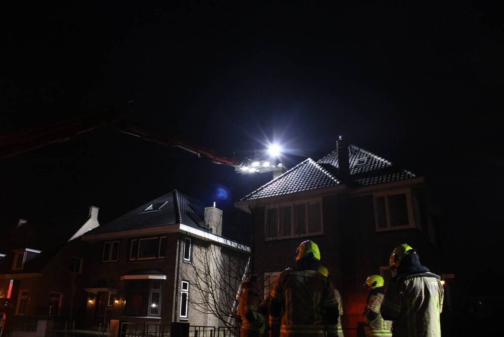 Brand in schoorsteen van woning