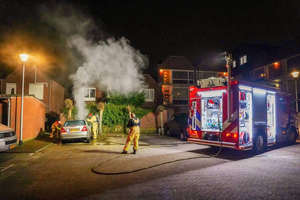 Auto zwaar beschadigd door brand