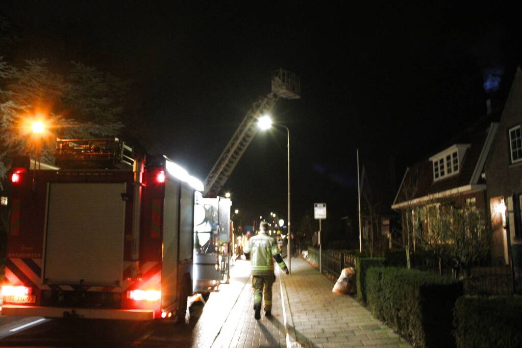 Veel vonken door schoorsteenbrand