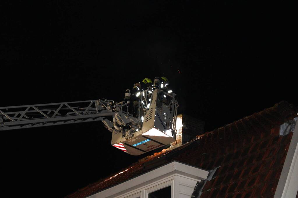 Veel vonken door schoorsteenbrand