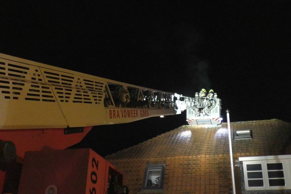 Veel vonken door schoorsteenbrand