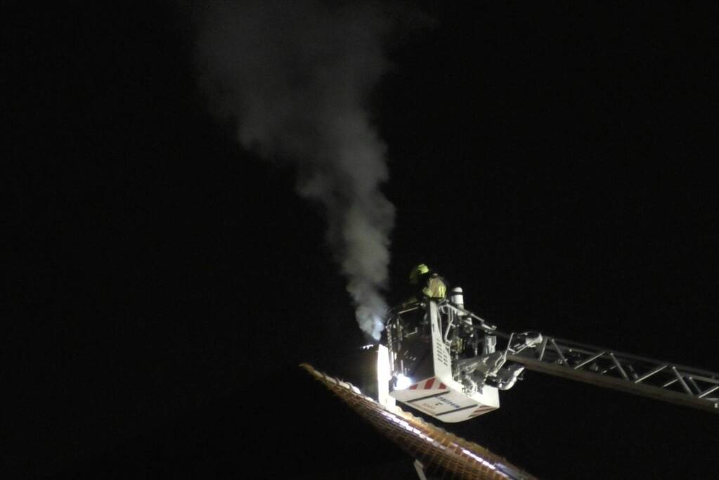 Veel vonken door schoorsteenbrand