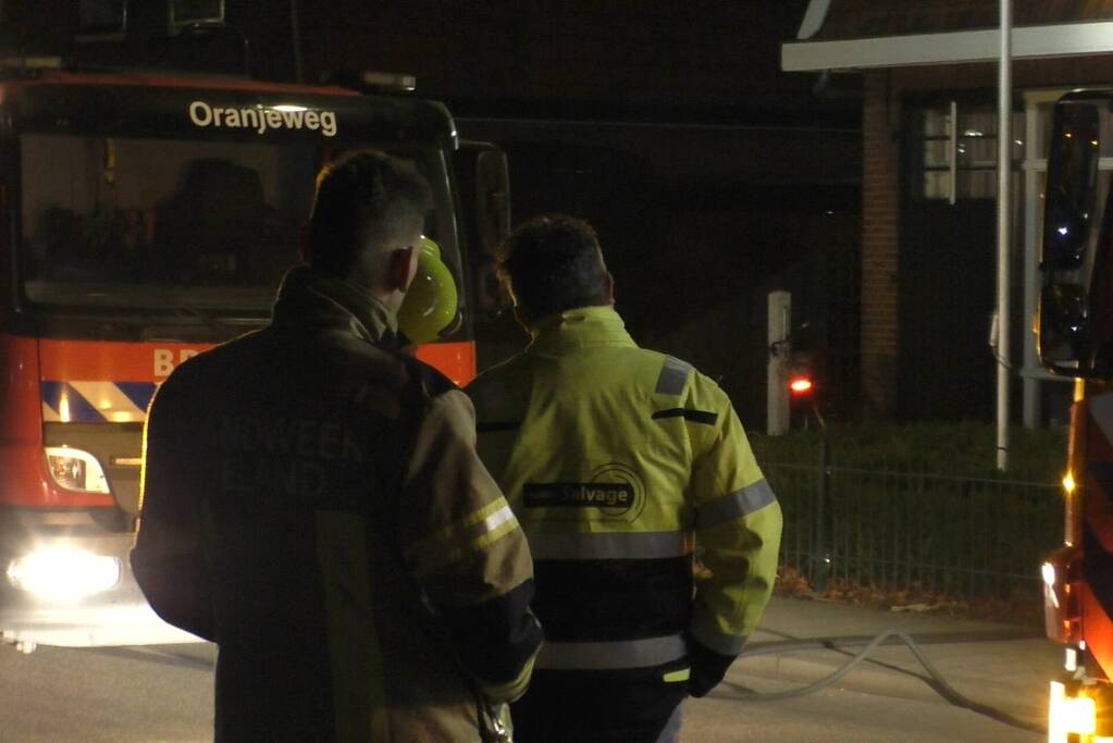 Veel vonken door schoorsteenbrand