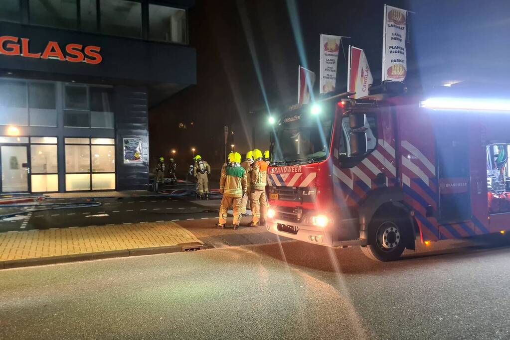 Brand in technische ruimte van bedrijfsverzamelgebouw