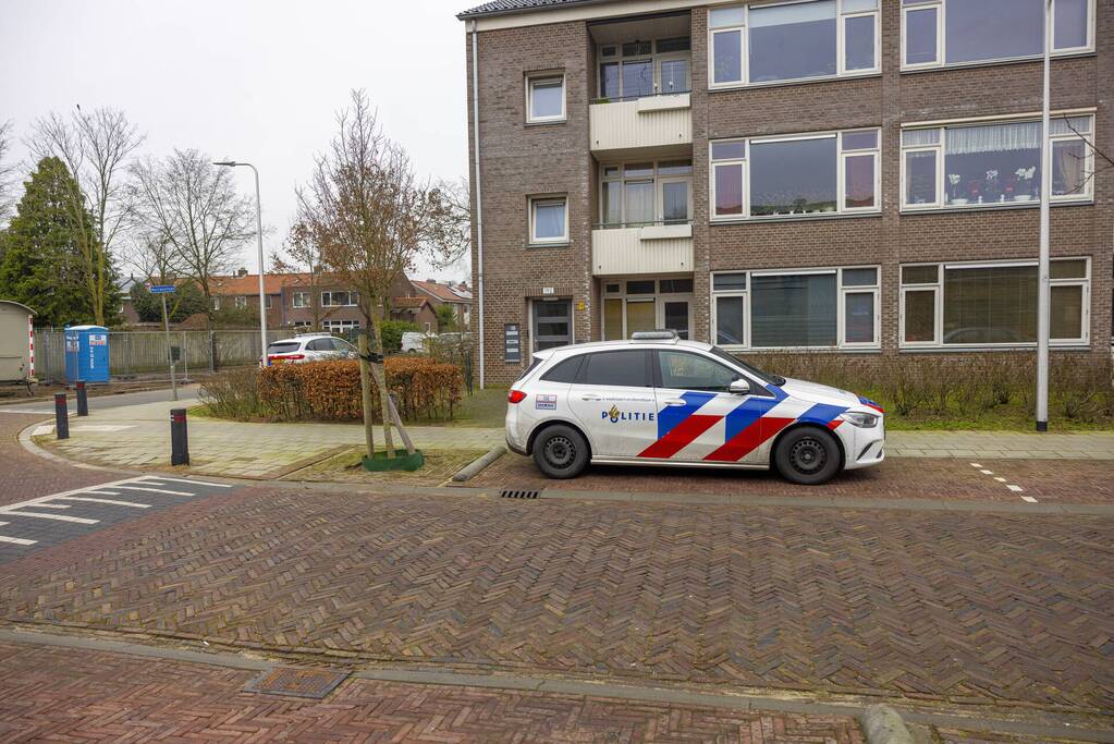 Politie doet onderzoek naar overleden persoon in woning