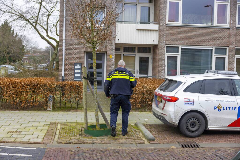 Politie doet onderzoek naar overleden persoon in woning