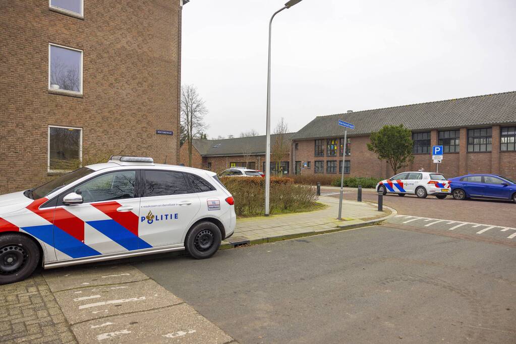 Politie doet onderzoek naar overleden persoon in woning