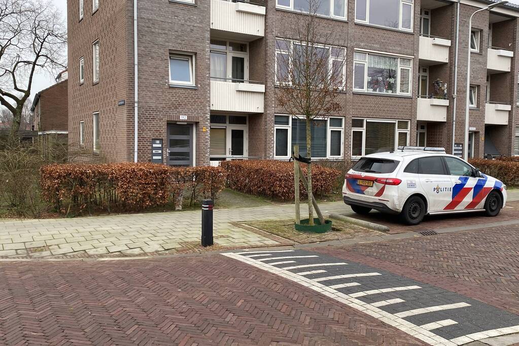 Politie doet onderzoek naar overleden persoon in woning