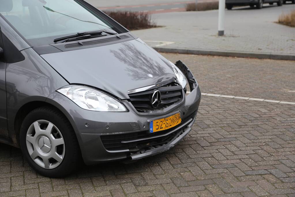 Schade aan meerdere voertuigen door ongeval