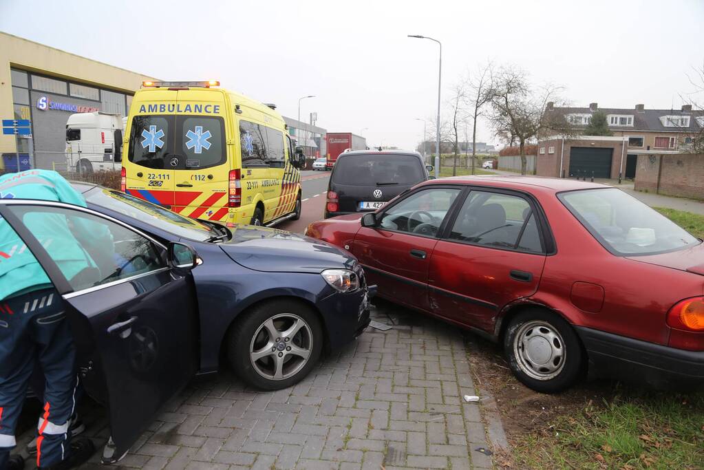 Schade aan meerdere voertuigen door ongeval