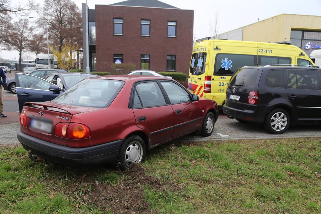 Schade aan meerdere voertuigen door ongeval