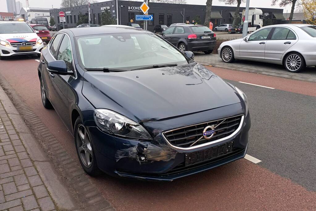 Schade aan meerdere voertuigen door ongeval