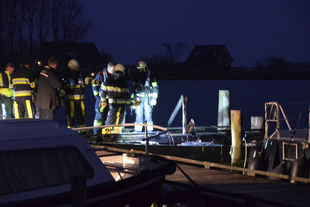 Zeilboot volledig uitbrand