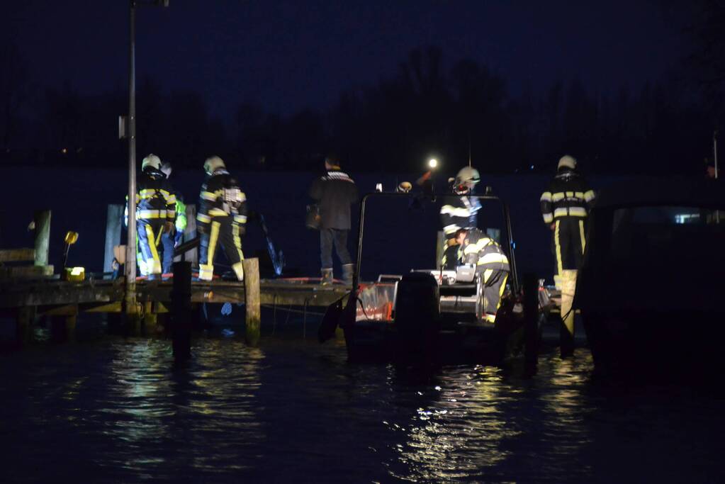 Zeilboot volledig uitbrand