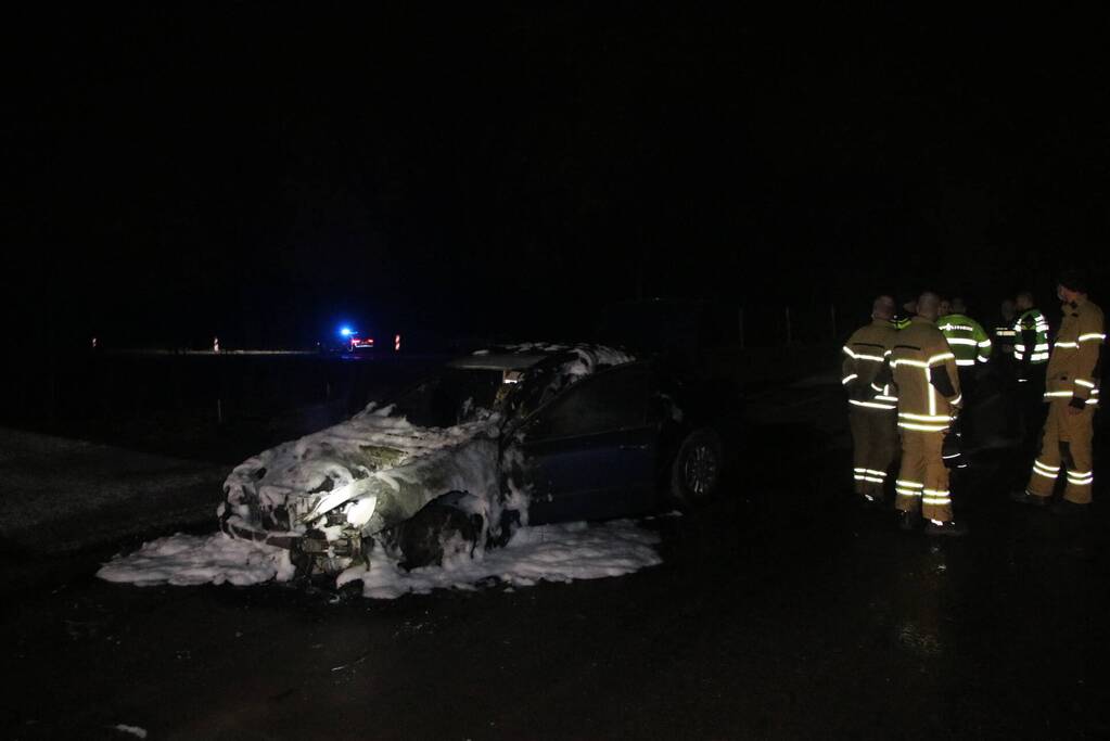 Voertuig vliegt in brand na wilde achtervolging