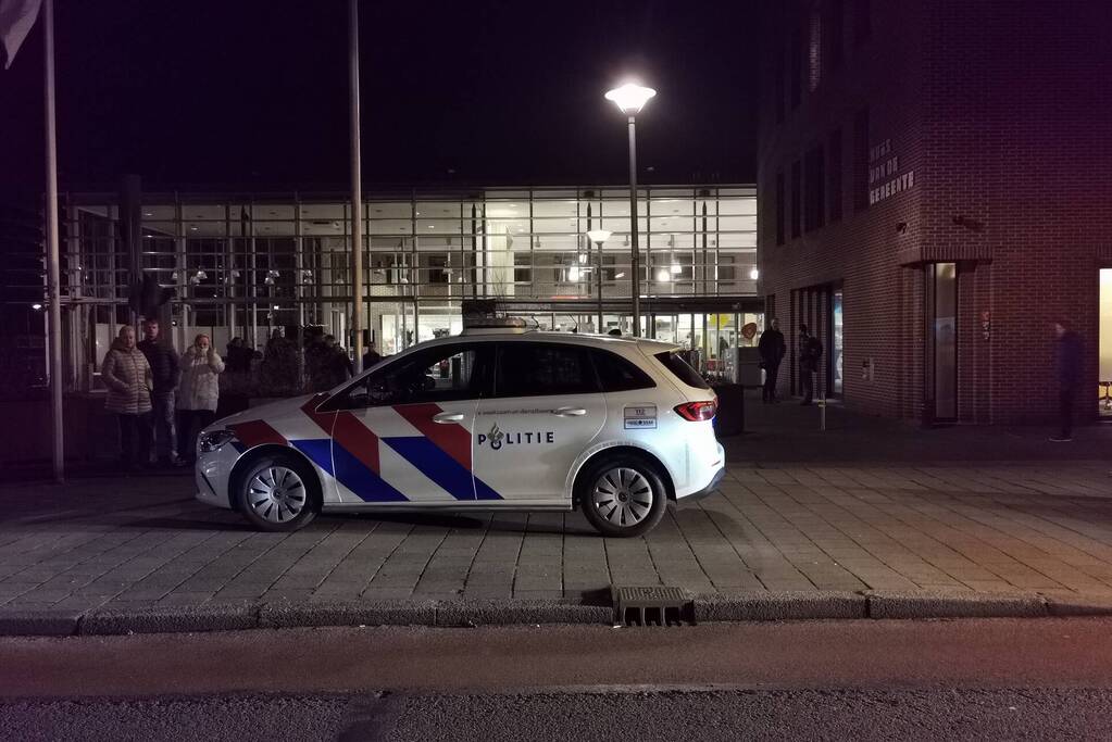 14-jarige jongen loopt naar gemeentehuis voor hulp na steekpartij