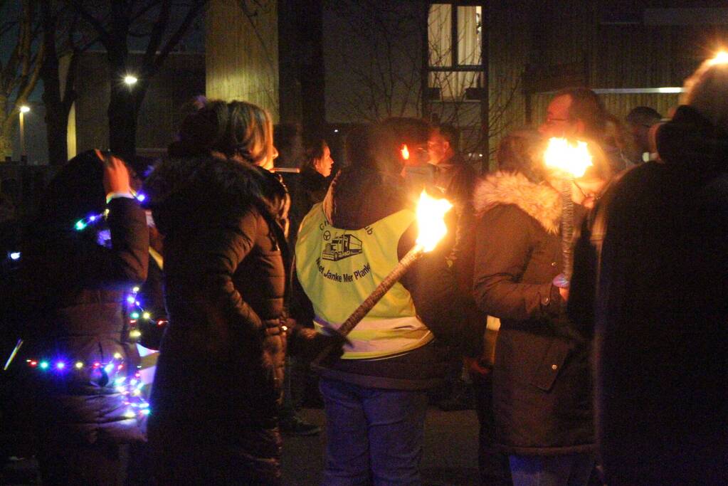 Grote opkomst bij lichtjestocht