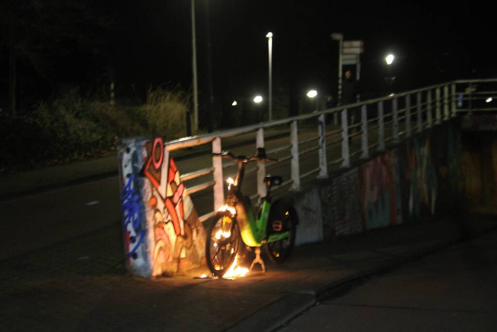 Deelfiets in brand door brandstichting