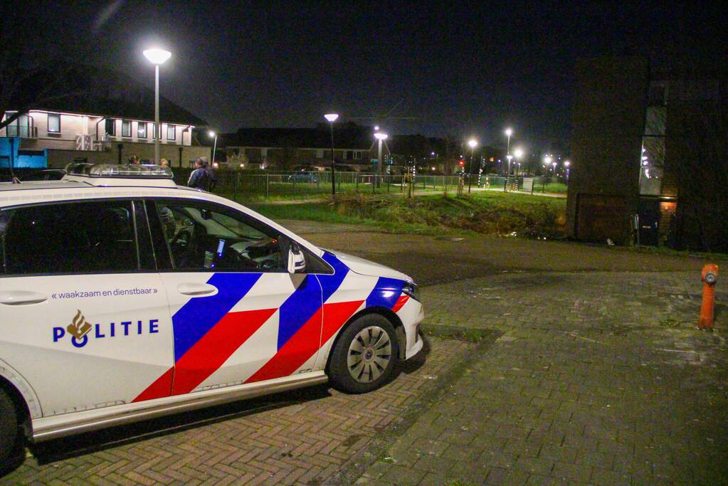 Bestuurder spoorloos na auto te water