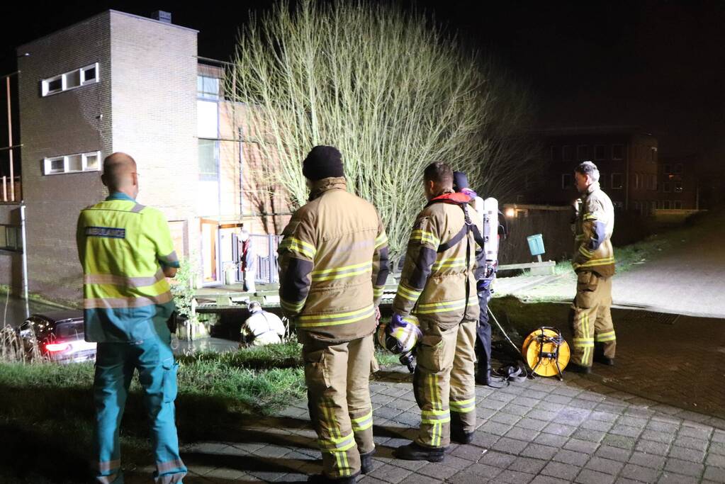 Bestuurder spoorloos na auto te water