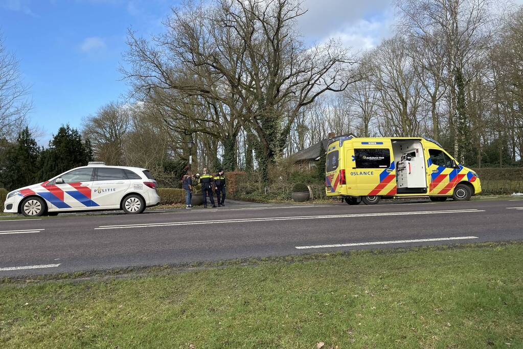 Brandweer ventileert woning na brand